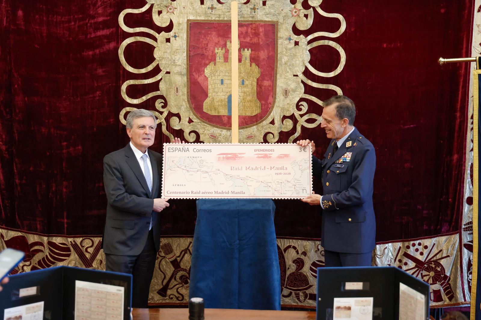 Sello conmemorativo del centenario del raid aéreo Madrid-Manila