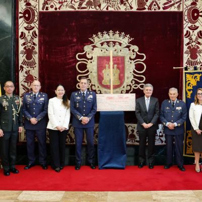 Sello conmemorativo del centenario del raid aéreo Madrid-Manila