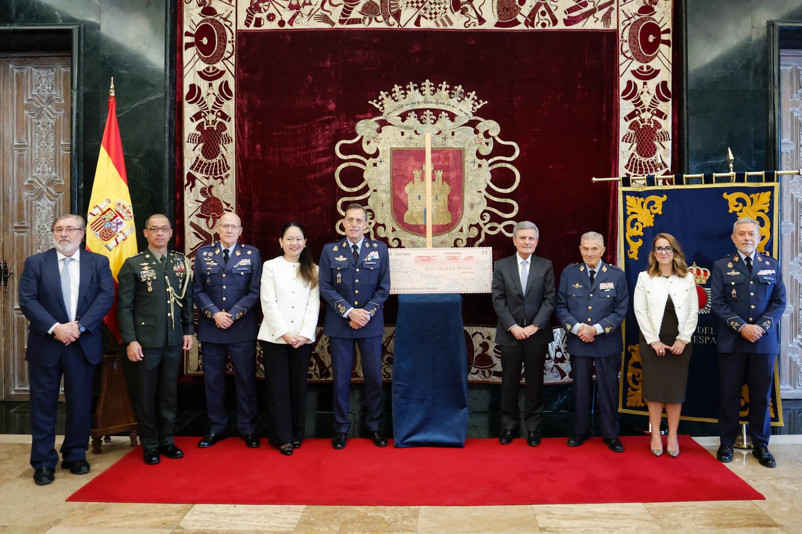 sello-conmemorativo-centenario-raid-aereo-madrid-manilacorreos-presenta-el-sello-conmemorativo-del-centenario-del-raid-aereo-madrid-manila-un-homenaje-a-la-escuadrilla-elcano-y-a-una-de-las-grandes-g